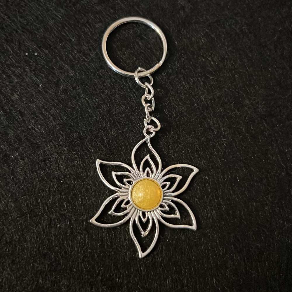 ⭐️24030 Yellow Star Key Chain⭐️